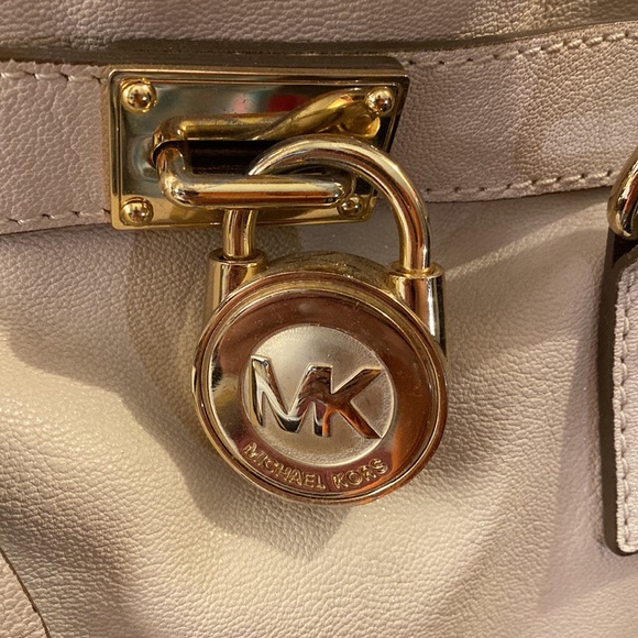Authentic Michael Kors Hamilton Large Tote, Vanilla. - Picture 2 of 5